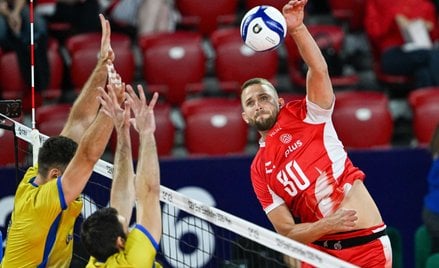 Bartłomiej Bołądź w akcji podczas mezczu Polska-Ukraina grupy B mistrzostw Europy siatkarzy