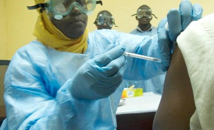 W Mali rozpoczęły się już testy eksperymentalnej szczepionki chroniącej przed wirusem Ebola.