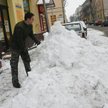 Właściciel odśnieża chodnik