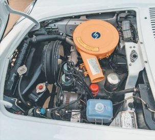 Pierwszy na świecie dwurotorowy silnik Wankla trafił właśnie pod maskę tego modelu.