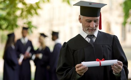 W stażu pracy liczonym przy ustalaniu prawa do emerytury można uwzględnić ukończone studia wyższe