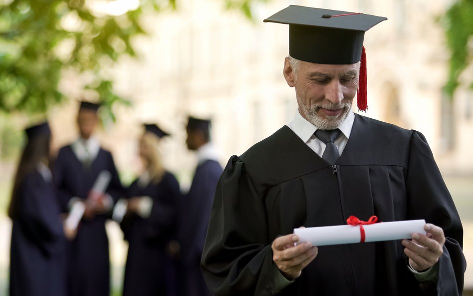 W stażu pracy liczonym przy ustalaniu prawa do emerytury można uwzględnić ukończone studia wyższe