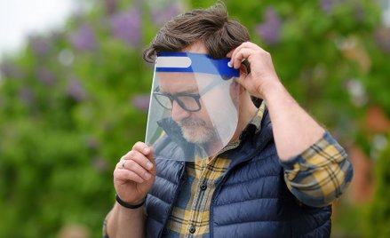 Szwajcarskie władze ostrzegają przed używaniem przyłbic. Nie zapewniają ochrony przed koronawirusem