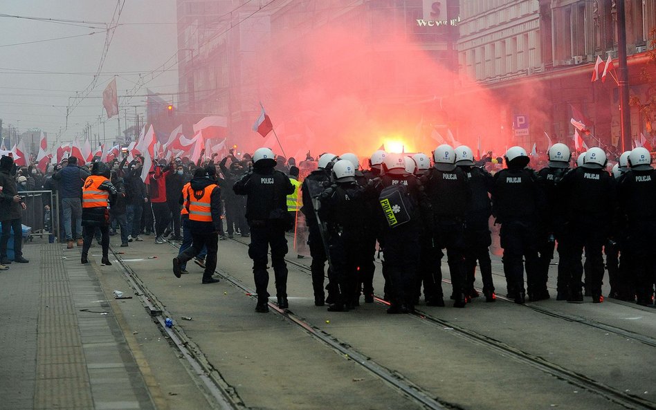 Marsz Niepodległości. Podejrzewany o rzucanie kostką brukową w policję tymczasowo aresztowany