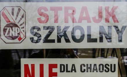 Nauczyciele obniżają żądania. Rozmowy trwają