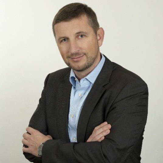 Natomiast o zwiększeniu zaangażowania w kapitale zarządzanych spółek informowali m.in. Radosław Mrow