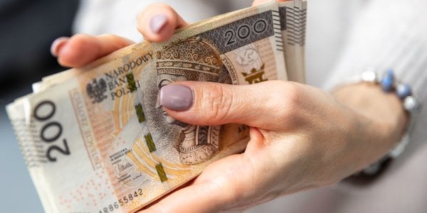 Wnioski o 300 plus można składać tylko do końca listopada. Inaczej ZUS nie wypłaci pieniędzy