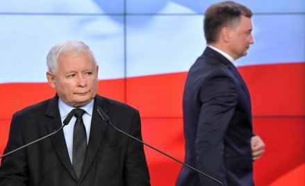 Prezes Prawa i Sprawiedliwości Jarosław Kaczyński i prezes Solidarnej Polski Zbigniew Ziobro