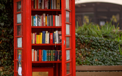 Dla Brytyjczyków czerwone budki to symbole jak londyńskie piętrowe autobusy czy Big Ben