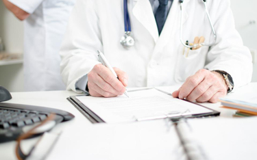 Pracownicze podporządkowanie lekarzy - czy przełożeni mogą weryfikować ich decyzje