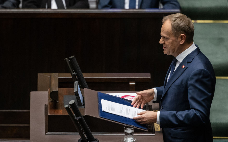 Tusk: Będą podwyżki dla nauczycieli i budżetówki, ułatwienia dla biznesu i KPO