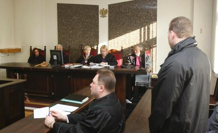 Oskarżony dobrowolnie poddający się karze nie odpowiada za błędy sądu