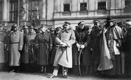 14 listopada 1920 r. na Placu Zamkowym w Warszawie odbyła się uroczystość przekazania Wodzowi Naczel