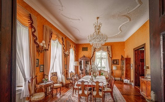Sala kominkowa.