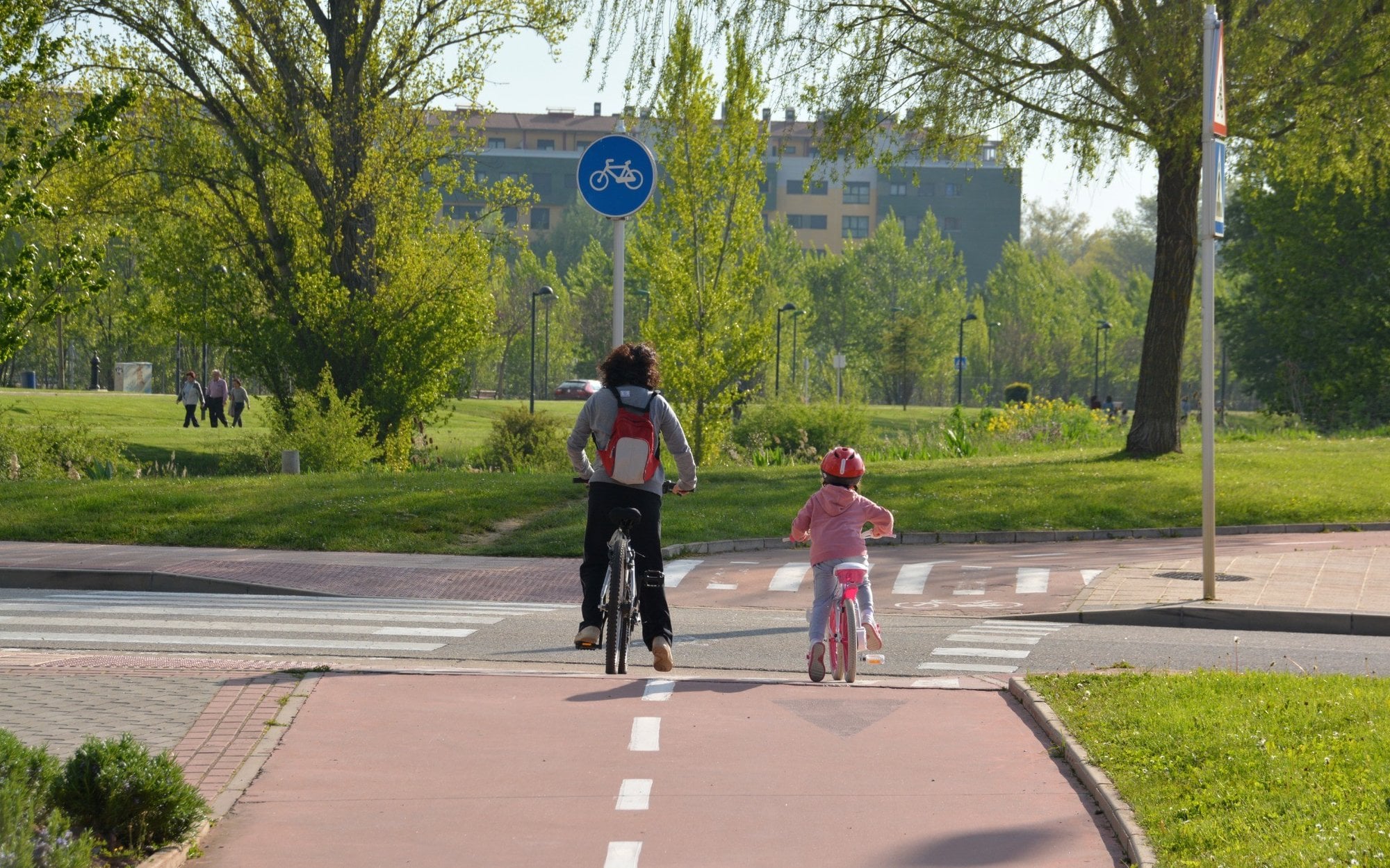 Rowerzysta nie ma pierwszeństwa przy przekraczaniu ścieżką rowerową ulicy