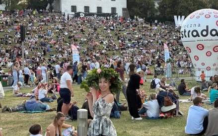 Pod wieczór na imprezie zebrał się już tłum