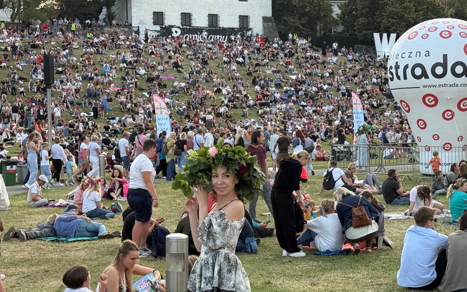 Pod wieczór na imprezie zebrał się już tłum