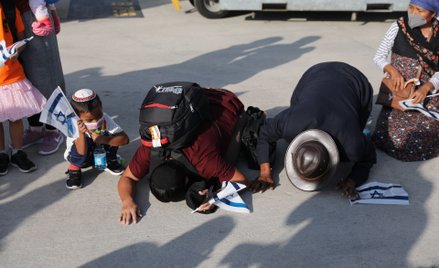 Październik 2021. Przedstawiciele Bnej Menasze po lądowaniu na lotnisku Ben Guriona pod Tel Awiwem