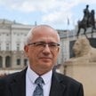 Nowo zaprzysiężony sędzia Trybunału Konstytucyjnego Sławomir Patyra przed Pałacem Prezydenckim w War