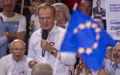 Lider Koalicji Obywatelskiej Donald Tusk obiecał szybkie odblokowanie w Brukseli pieniędzy dla Polsk