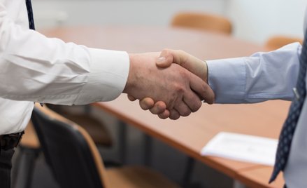 Kiedy ogólne warunki umów w relacjach B2B wiążą drugą stronę?