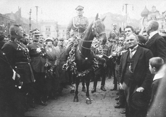 Wkroczenie wojsk polskich na Śląsk - powitanie w Katowicach: generał Szeptycki na Rynku. 1922 r.