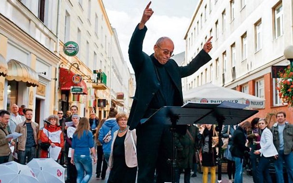 Atrakcją festiwalu Warszawska Jesień było „Oratorium na big-band i chór mieszkańców Warszawy” wykona