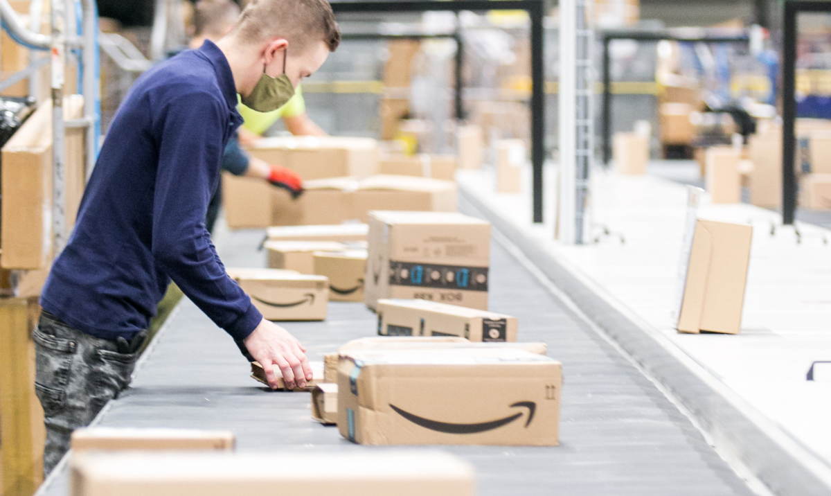Amazon sprawdzał czas pobytu w toalecie i tempo chodzenia pracowników. Jest kara