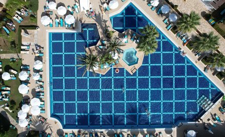 Traveldata: Ceny wakacji odporne na doniesienia o pandemii i inflacji