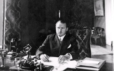 Stefan Starzyński, prezydent m.st. Warszawy (do 27 października 1939 r.), w czasie pracy w służbowym