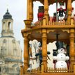 5 listopada 2010. Świąteczne dekoracje na placu Striezelmarkt w Dreźnie (Niemcy)