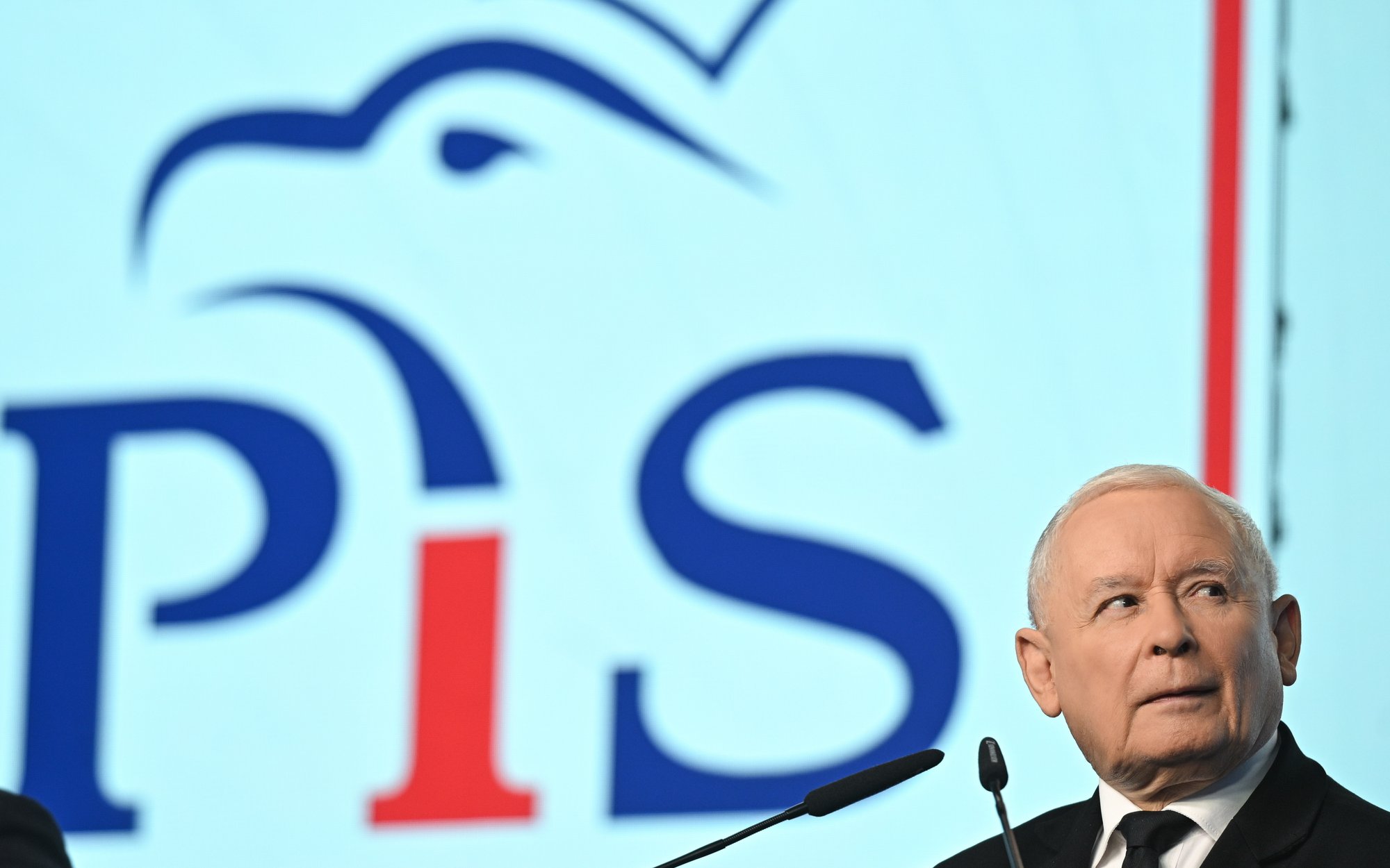 PiS szuka nowego logo. Koalicja Obywatelska już je zmieniła