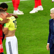 Mateus Uribe pocieszany przez Marcusa Rashforda po wygranej Anglii z Kolumbią w 1/8 finału mistrzost