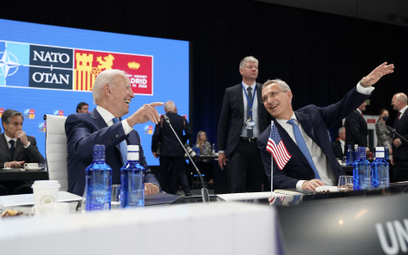 Joe Biden i Jens Stoltenberg w czasie szczytu NATO w Madrycie