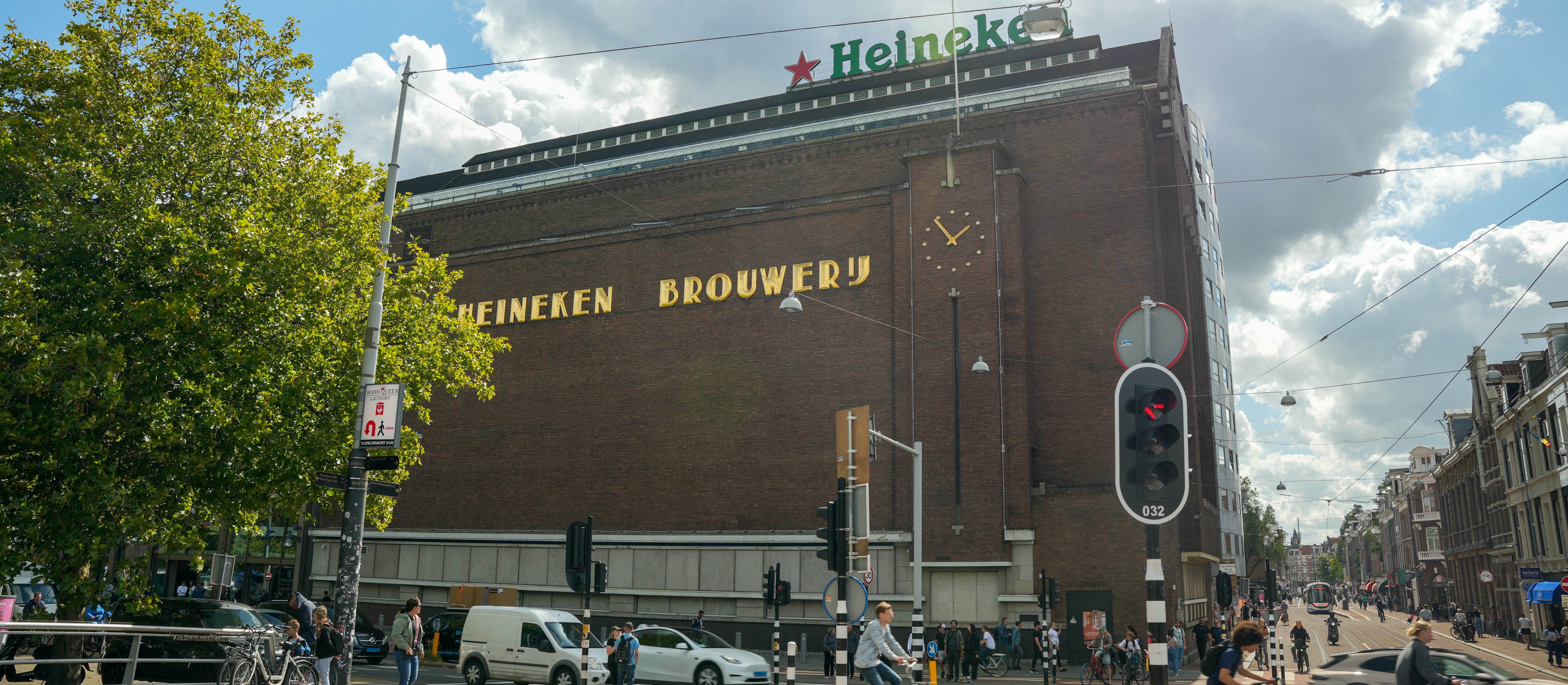 Holenderski gigant zapowiada zwolnienia. 400 osób straci pracę w Amsterdamie