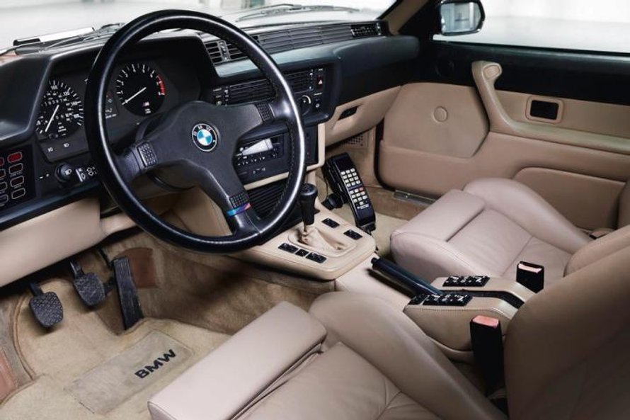 Wersja topowa M6 wykonana na rynek amerykański jest wręcz luksusowa. Wyceniono ją na 240 000 zł.