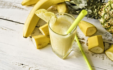 Koktajl bananowo-ananasowy - dobry pomysł na odchudzającą kolację