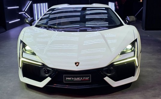 Lamborghini Revuelto