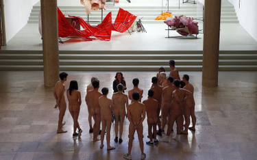 Nago do muzeum. Nudyści zwiedzili galerię w Paryżu