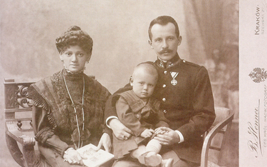 Kilkuletni Karol Józef ze swoimi rodzicami – Karolem i Emilią Wojtyłami