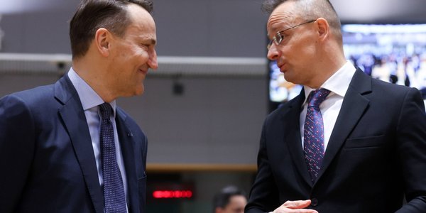 Kolejne spięcie na linii Polska-Węgry. Wymiana zdań między Sikorskim i Szijjarto