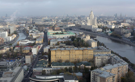 Moskwa dobrze zarabia na walce Londynu z oligarchami