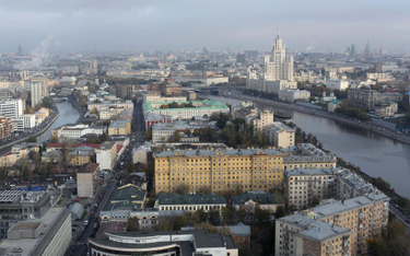 Moskwa dobrze zarabia na walce Londynu z oligarchami