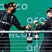 Lewis Hamilton (z lewej) i Max Verstappen na podium po Grand Prix USA w Austin