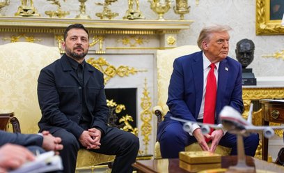 Wołodymyr Zełenski podczas pierwszej wizyty u Donalda Trumpa w Białym Domu w sierpniu 2025 r.