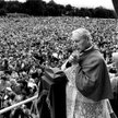 3 maja 1966 roku pod Jasną Górę przyszło pół miliona wiernych. Na kolejnych tysiąc lat powierzono na