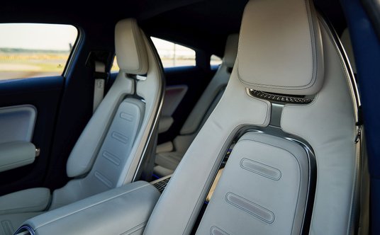 Fotele Mercedesa EQXX mają ekstremalnie cienkie oparcia