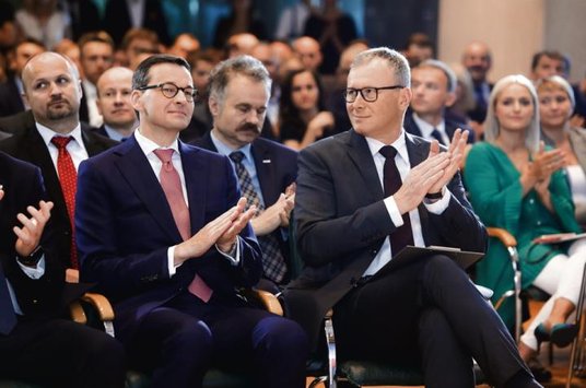 Mateusz Morawiecki otworzył czwartkowy kongres na GPW. Na zdjęciu z Bogusławem Chrabotą, redaktorem 