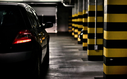 Centra handlowe chcą płatnych parkingów. Ostry sprzeciw sklepów