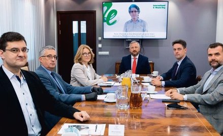 Eksperci dyskutowali m.in. o tym, jakie zachowania są bardziej ekologiczne: trwanie przy starszych s
